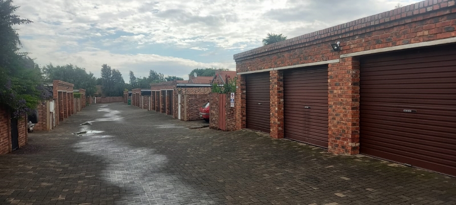 2 Bedroom Property for Sale in Langenhovenpark Free State
